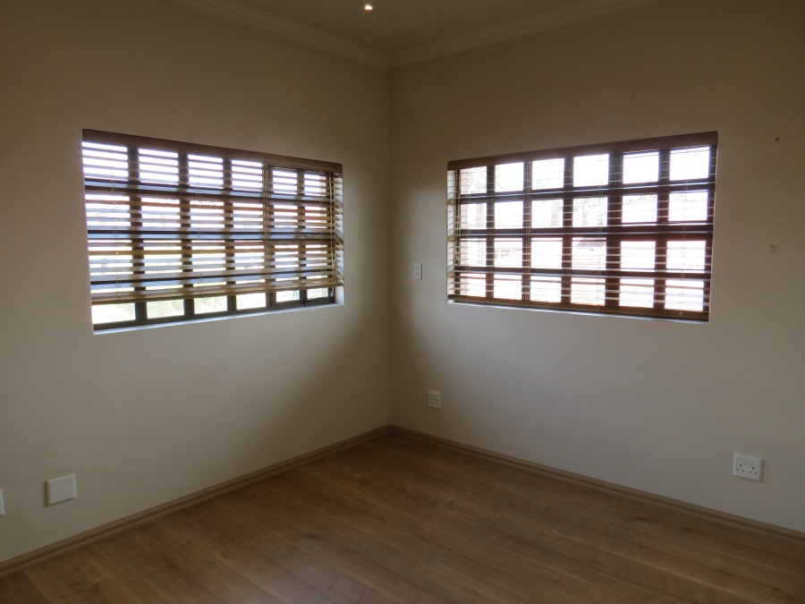 4 Bedroom Property for Sale in Greenstone Hill Gauteng