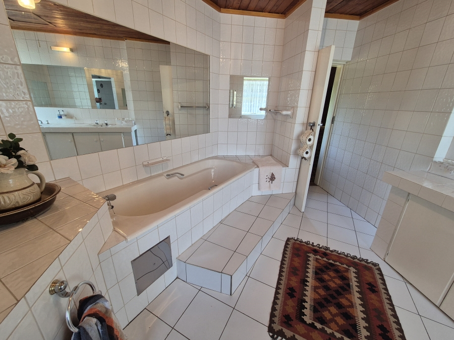 4 Bedroom Property for Sale in Faerie Glen Gauteng