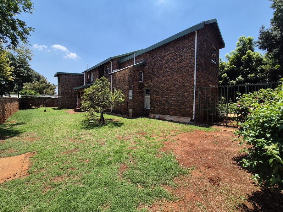 4 Bedroom Property for Sale in Faerie Glen Gauteng