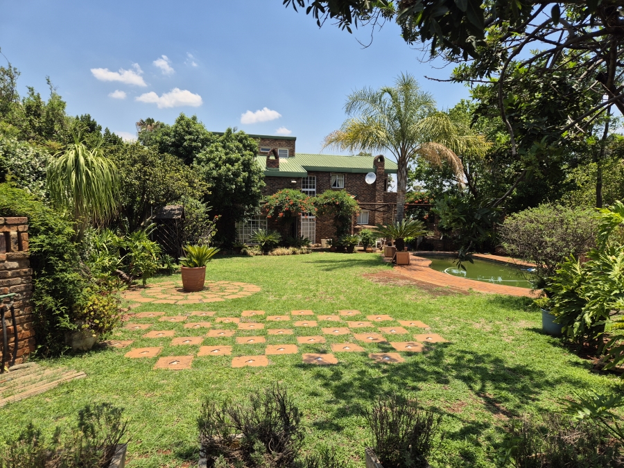 4 Bedroom Property for Sale in Faerie Glen Gauteng