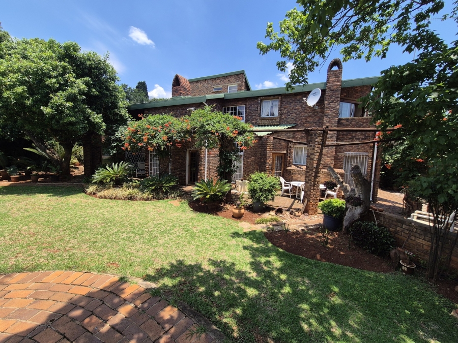 4 Bedroom Property for Sale in Faerie Glen Gauteng