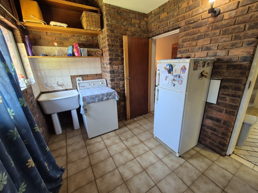 4 Bedroom Property for Sale in Faerie Glen Gauteng