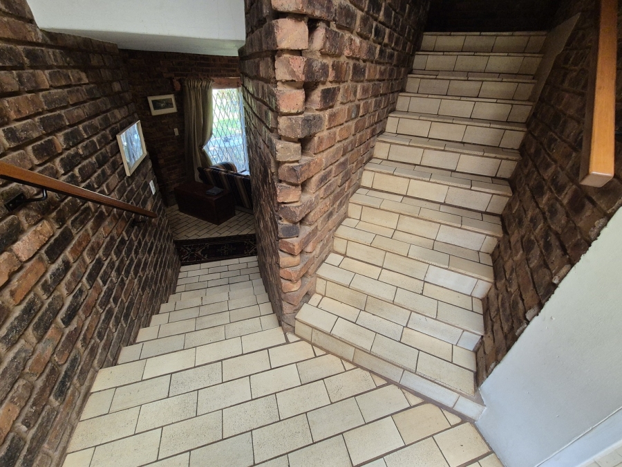 4 Bedroom Property for Sale in Faerie Glen Gauteng