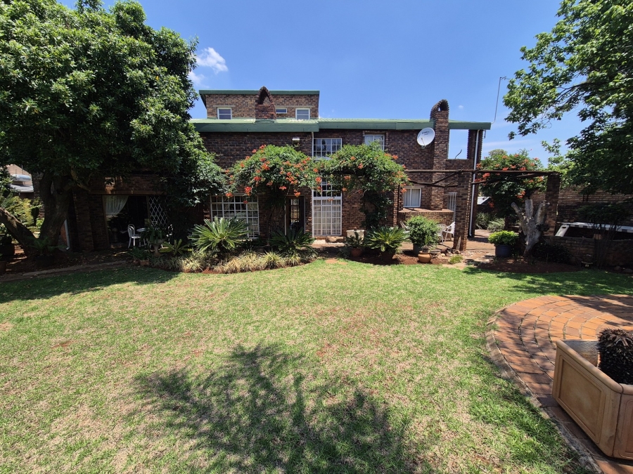 4 Bedroom Property for Sale in Faerie Glen Gauteng