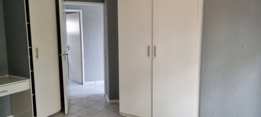 2 Bedroom Property for Sale in Bromhof Gauteng