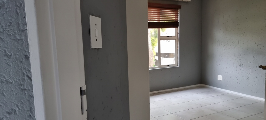 2 Bedroom Property for Sale in Bromhof Gauteng