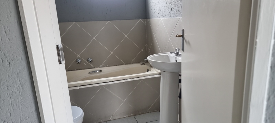 2 Bedroom Property for Sale in Bromhof Gauteng