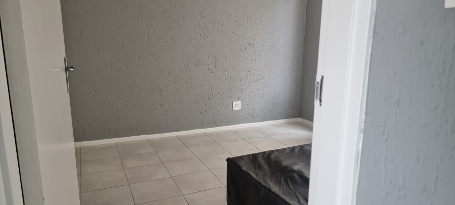 2 Bedroom Property for Sale in Bromhof Gauteng