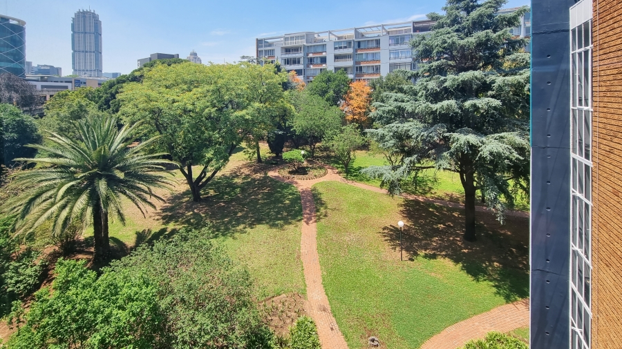 2 Bedroom Property for Sale in Benmore Gardens Gauteng