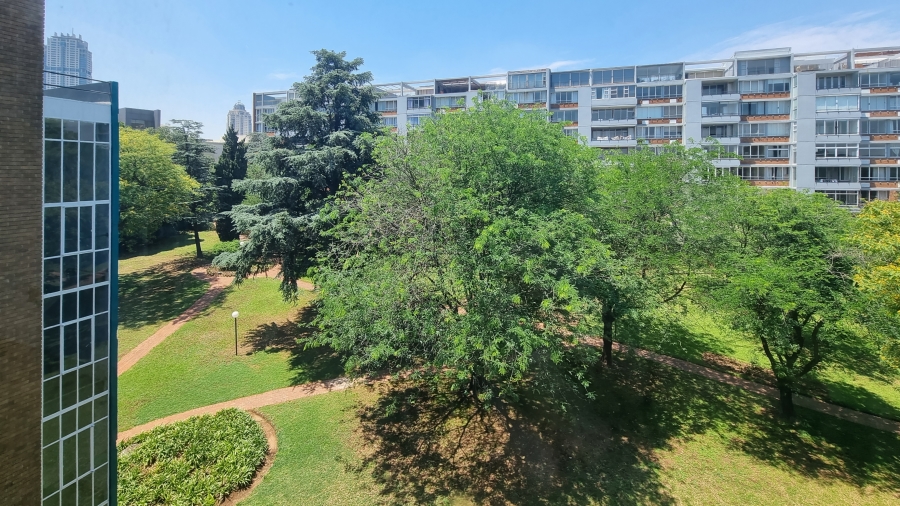 2 Bedroom Property for Sale in Benmore Gardens Gauteng