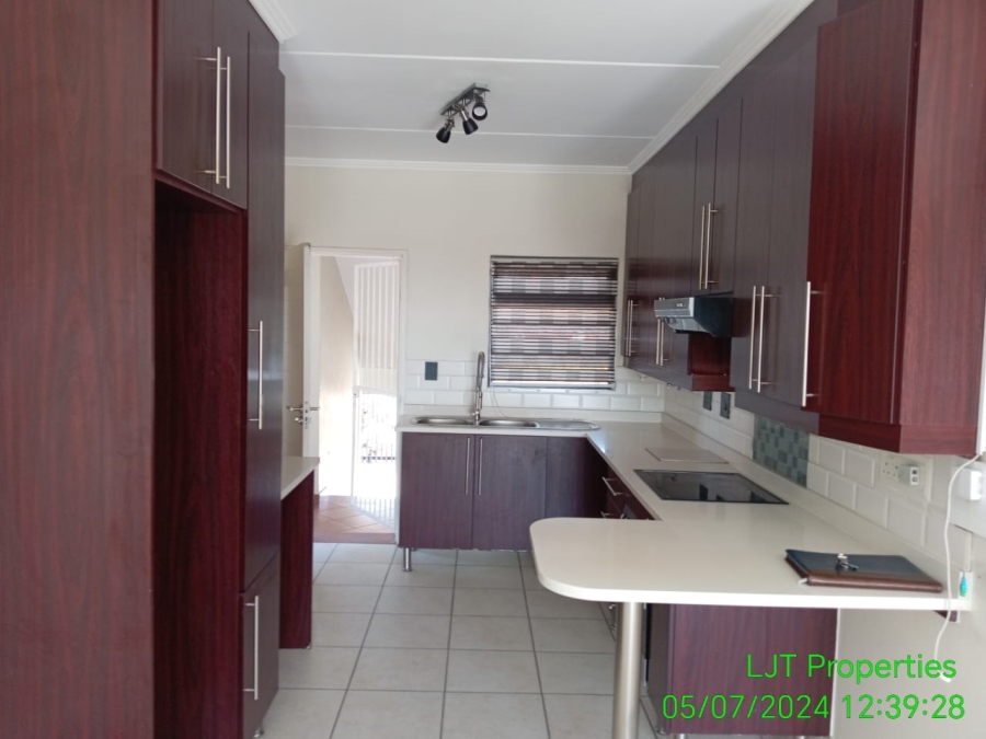 To Let 2 Bedroom Property for Rent in Greenstone Hill Gauteng