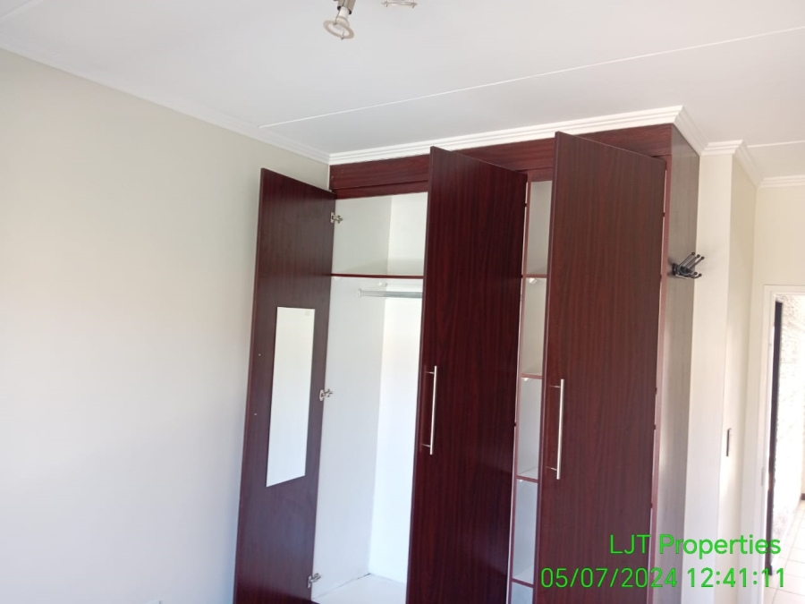 To Let 2 Bedroom Property for Rent in Greenstone Hill Gauteng