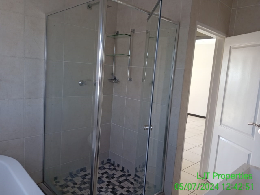 To Let 2 Bedroom Property for Rent in Greenstone Hill Gauteng