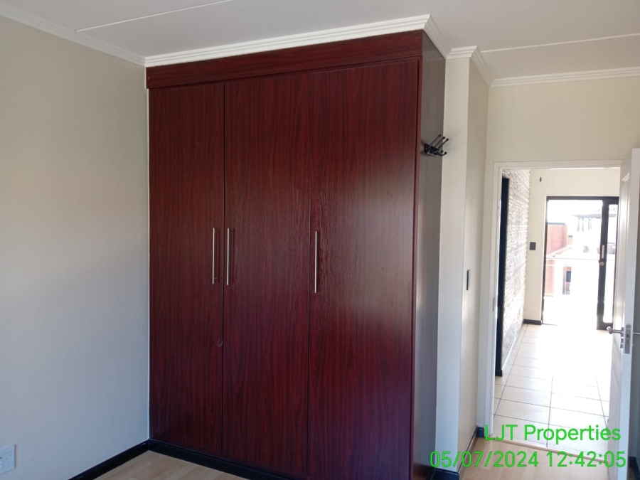 To Let 2 Bedroom Property for Rent in Greenstone Hill Gauteng