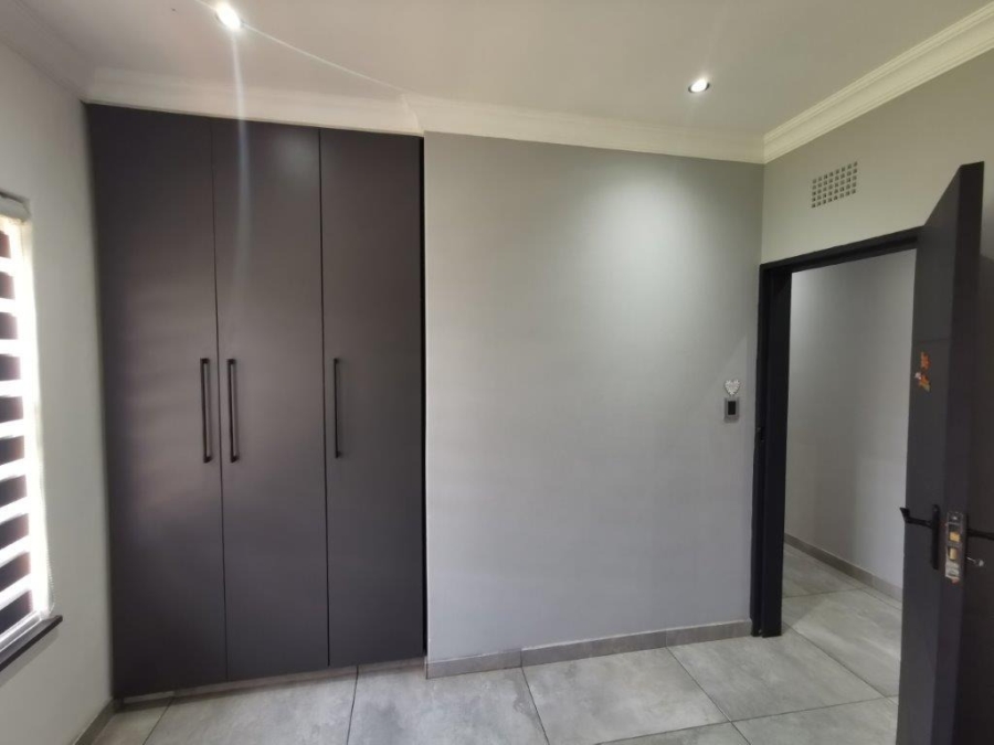 4 Bedroom Property for Sale in Verwoerdpark Gauteng