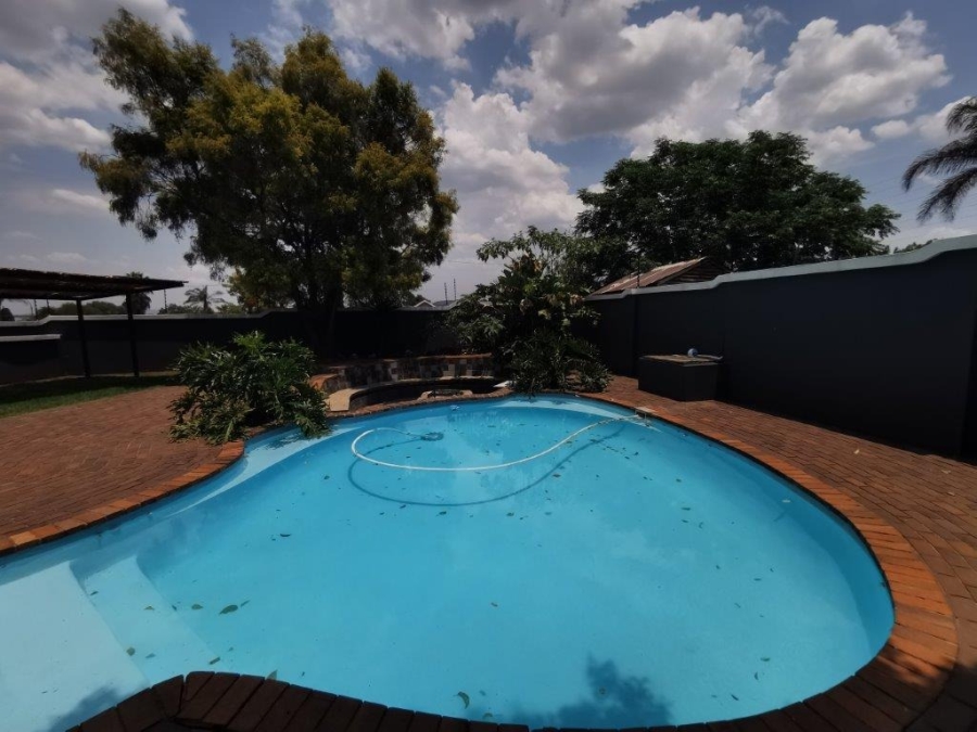 4 Bedroom Property for Sale in Verwoerdpark Gauteng