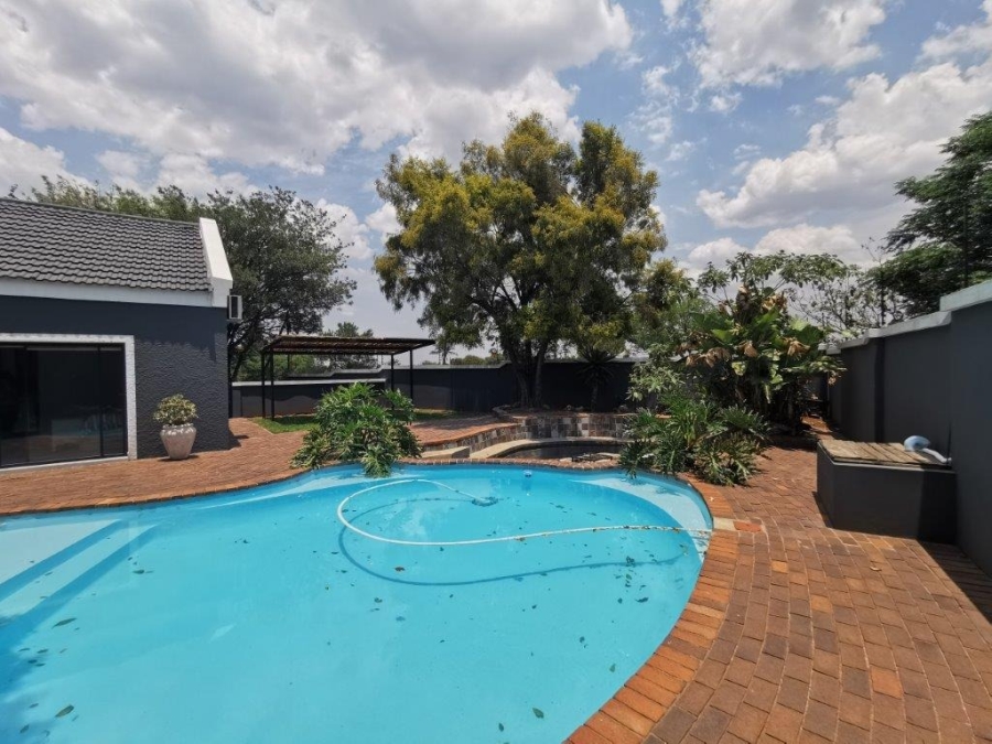 4 Bedroom Property for Sale in Verwoerdpark Gauteng