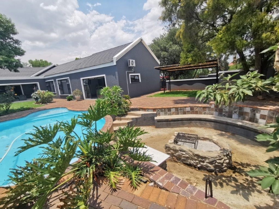 4 Bedroom Property for Sale in Verwoerdpark Gauteng