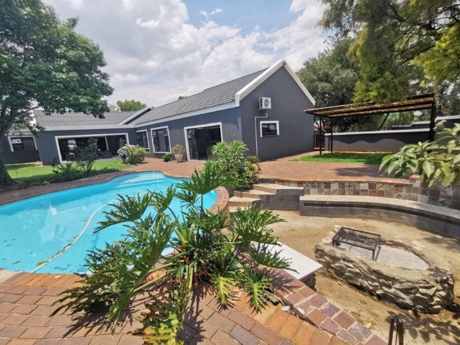 4 Bedroom Property for Sale in Verwoerdpark Gauteng