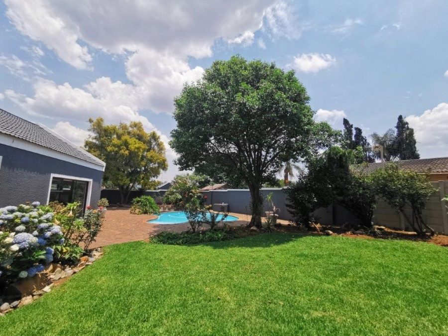 4 Bedroom Property for Sale in Verwoerdpark Gauteng