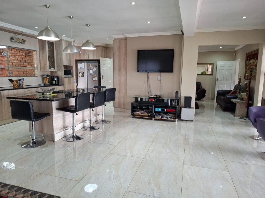 4 Bedroom Property for Sale in Lakefield Gauteng