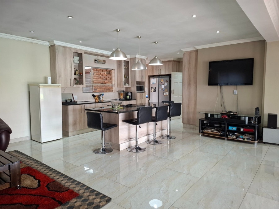 4 Bedroom Property for Sale in Lakefield Gauteng