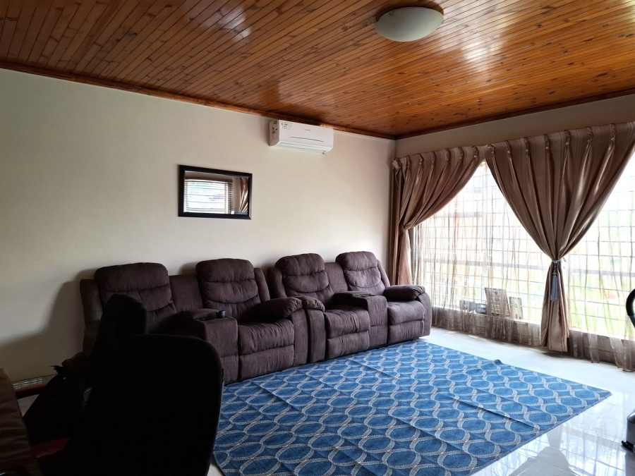 4 Bedroom Property for Sale in Lakefield Gauteng