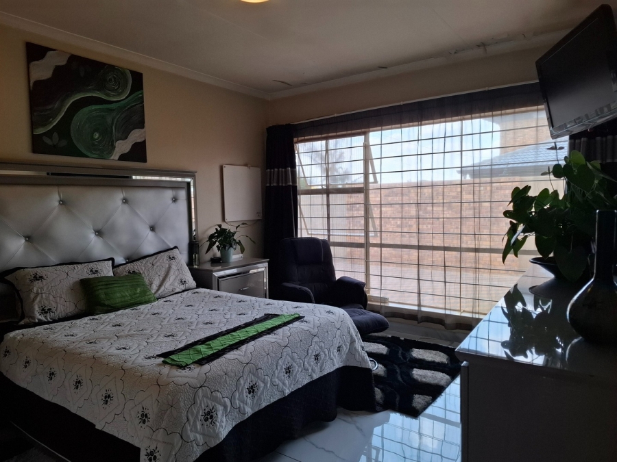 4 Bedroom Property for Sale in Lakefield Gauteng