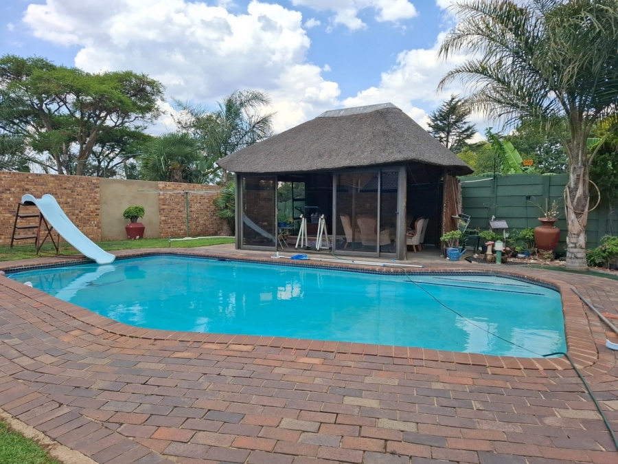 4 Bedroom Property for Sale in Lakefield Gauteng