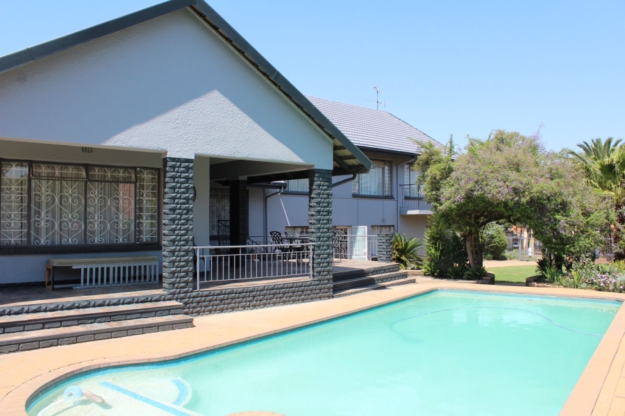 5 Bedroom Property for Sale in Eden Glen Gauteng