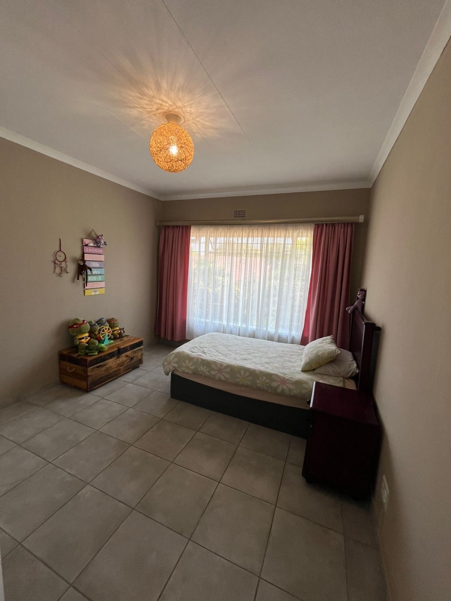 5 Bedroom Property for Sale in Eden Glen Gauteng