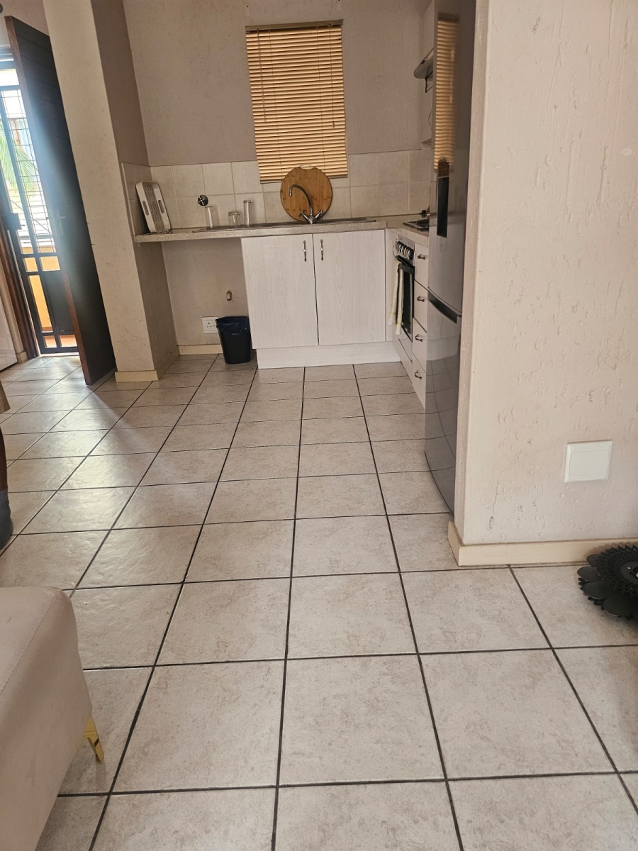 To Let 1 Bedroom Property for Rent in Douglasdale Gauteng