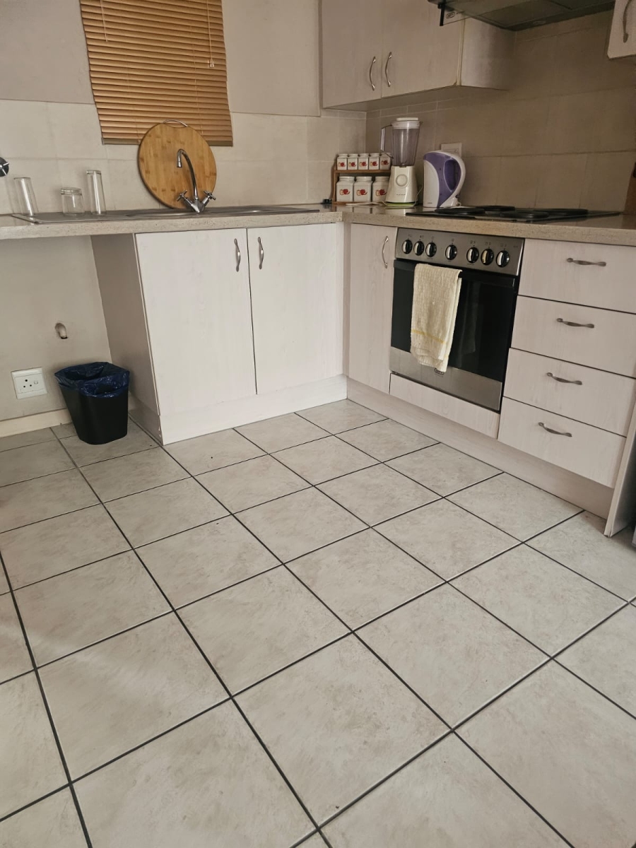 To Let 1 Bedroom Property for Rent in Douglasdale Gauteng