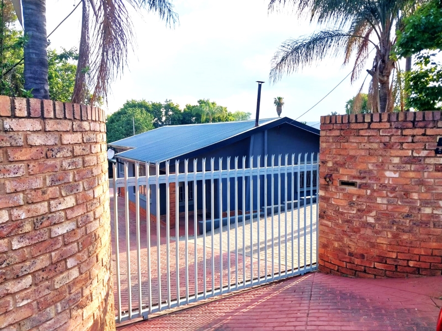 3 Bedroom Property for Sale in Mountain View Gauteng