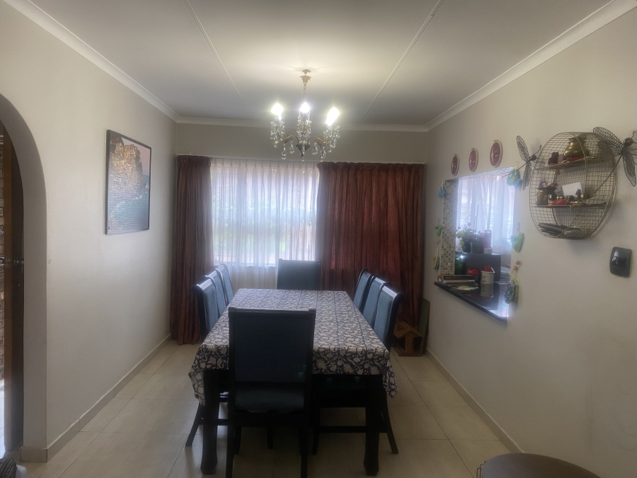 To Let 4 Bedroom Property for Rent in Faerie Glen Gauteng