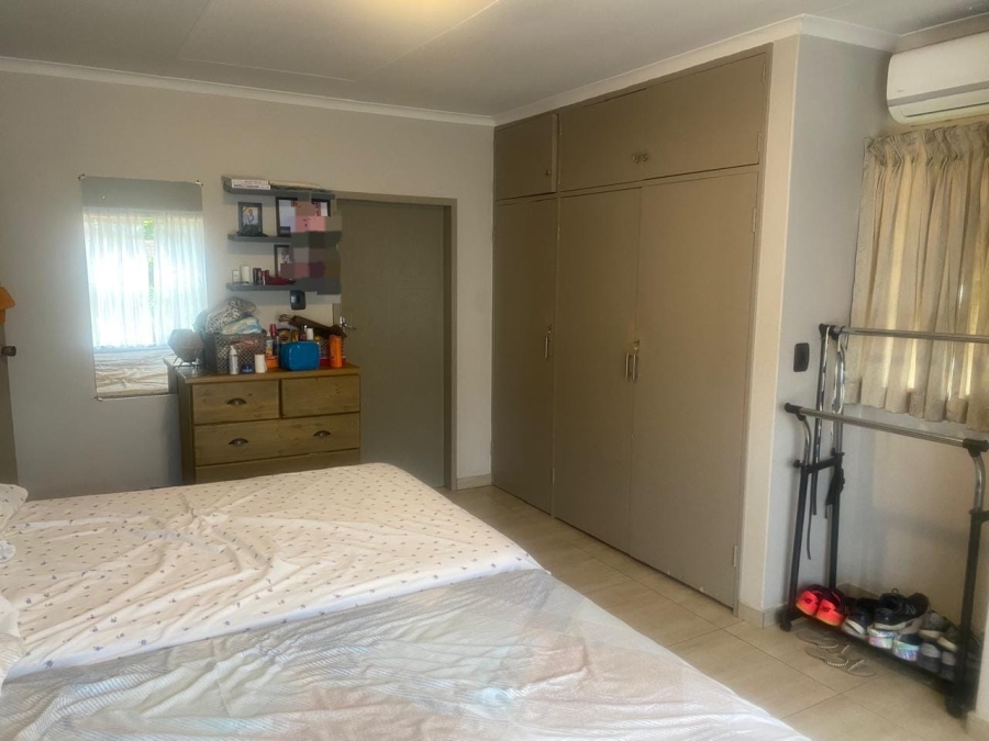 To Let 4 Bedroom Property for Rent in Faerie Glen Gauteng