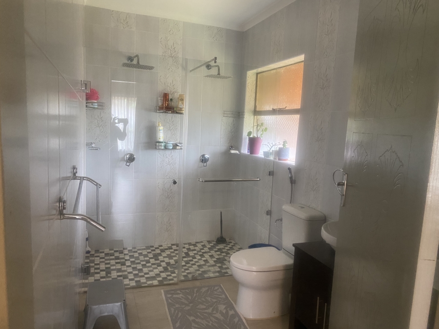 To Let 4 Bedroom Property for Rent in Faerie Glen Gauteng