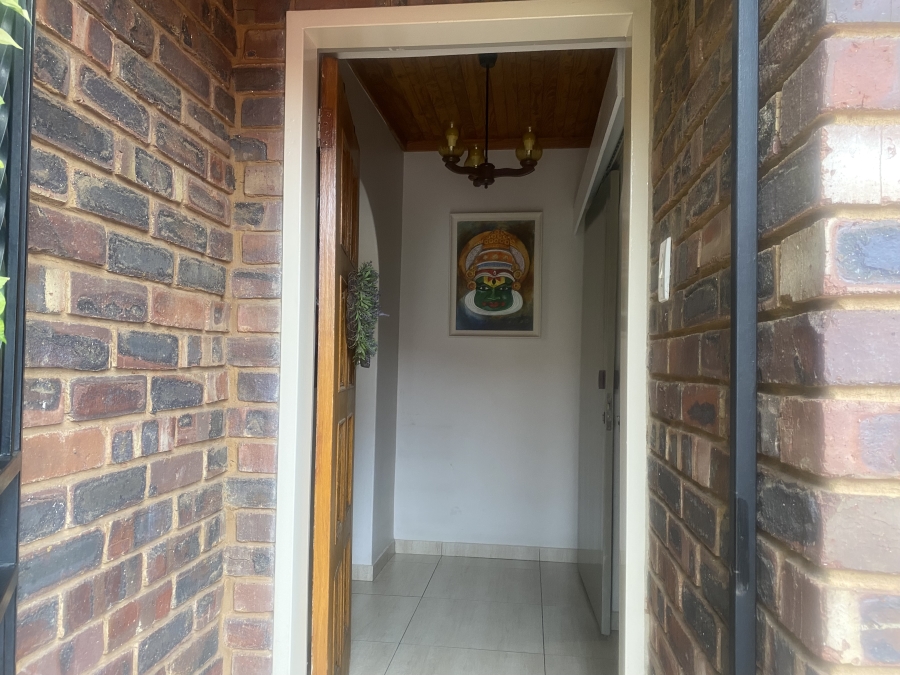 To Let 4 Bedroom Property for Rent in Faerie Glen Gauteng