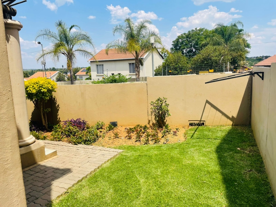 To Let 2 Bedroom Property for Rent in North Riding Gauteng