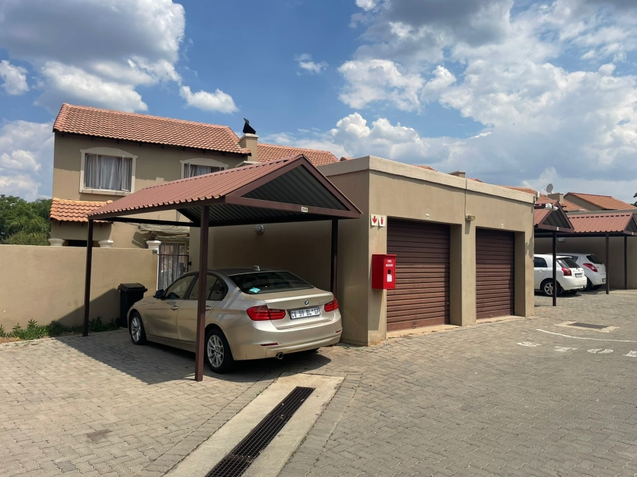 To Let 2 Bedroom Property for Rent in North Riding Gauteng