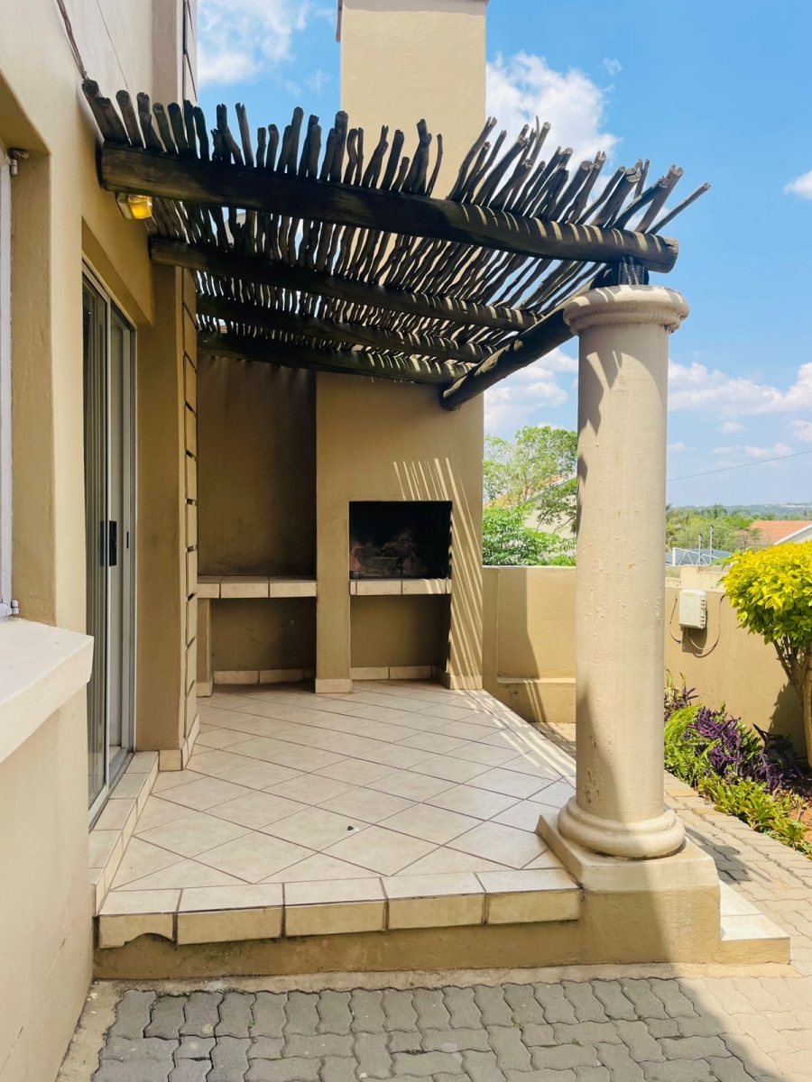 To Let 2 Bedroom Property for Rent in North Riding Gauteng