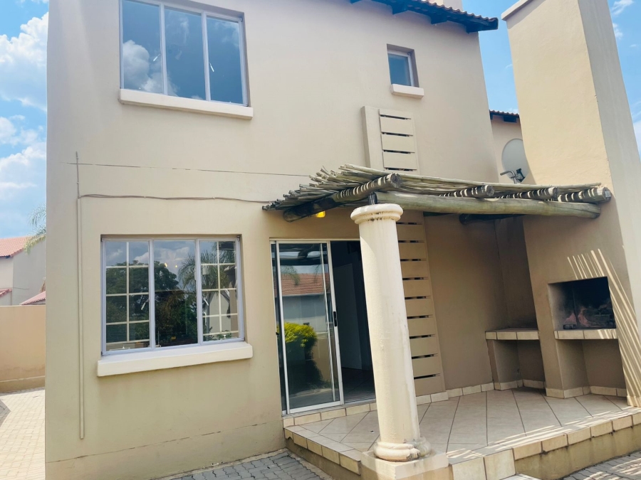 To Let 2 Bedroom Property for Rent in North Riding Gauteng