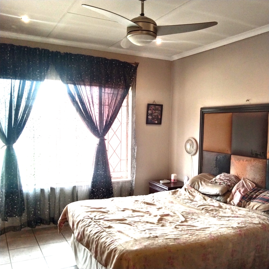 4 Bedroom Property for Sale in Rondebult Gauteng