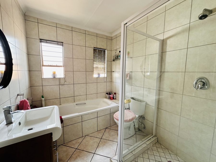 3 Bedroom Property for Sale in Lambton Gauteng