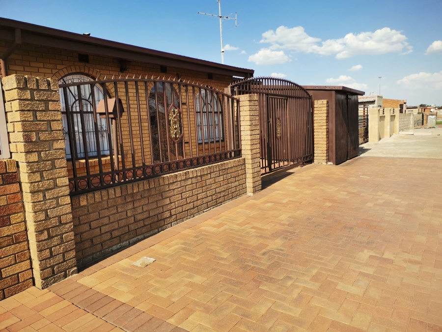 3 Bedroom Property for Sale in Kenleaf Gauteng