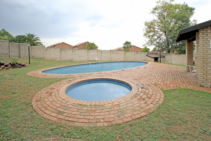 3 Bedroom Property for Sale in Corlett Gardens Gauteng