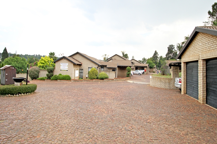 3 Bedroom Property for Sale in Corlett Gardens Gauteng