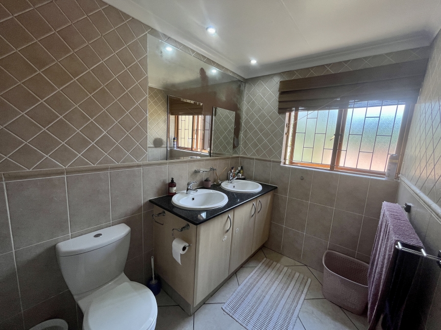 3 Bedroom Property for Sale in Barbeque Downs Gauteng