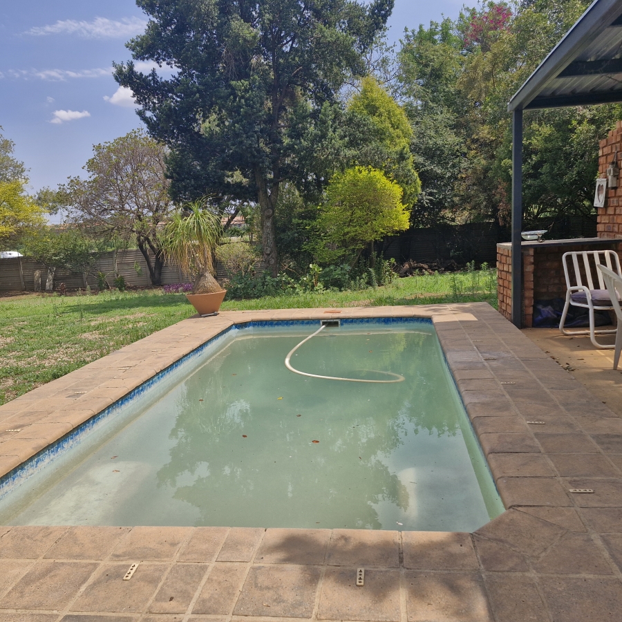 3 Bedroom Property for Sale in Rooihuiskraal Gauteng