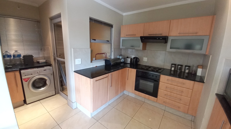 To Let 2 Bedroom Property for Rent in Sandhurst Gauteng